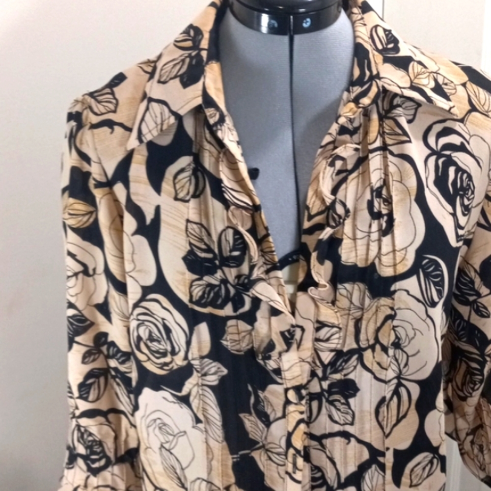 Dress U Sz 8 Floral Blouse w/ruffles & Pleats